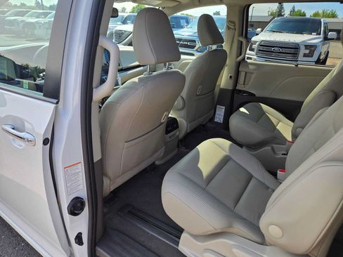 Used 2020 Toyota Sienna XLE w/ XLE Navigation Package AWD/4WD image 19
