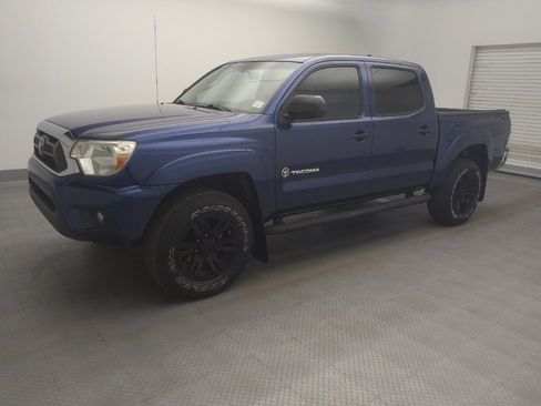 Used 2015 Toyota Tacoma PreRunner w/ SR5 Package image 2