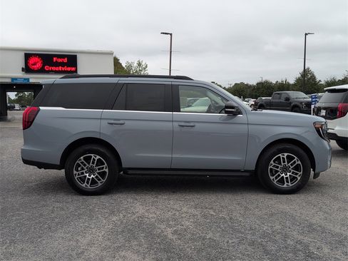 New 2025 Ford Expedition Active image 5