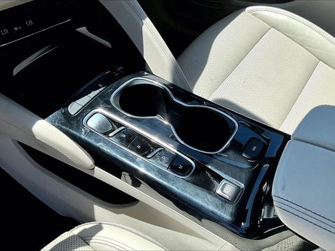 Used 2021 Buick Envision Essence FWD image 15