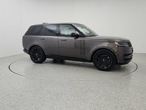 Used 2024 Land Rover Range Rover SE AWD/4WD image 3