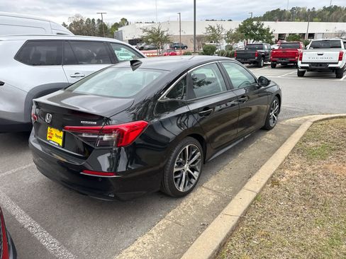 Used 2024 Honda Civic Touring image 3