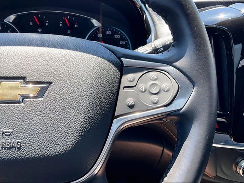 Used 2020 Chevrolet Traverse LT FWD image 19