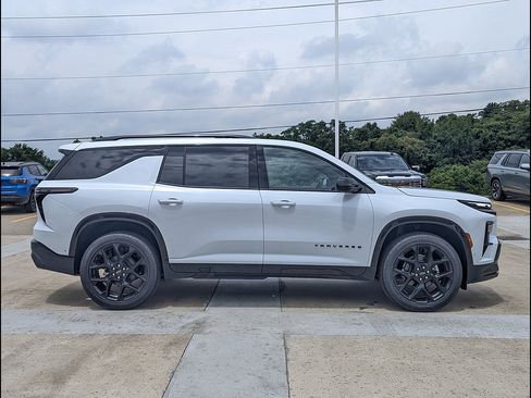 New 2026 Chevrolet Traverse RS w/ LPO, Floor Liner Package AWD/4WD image 6