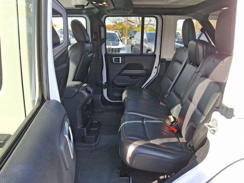 Certified 2022 Jeep Wrangler Unlimited Rubicon w/ Dual Top Group image 10