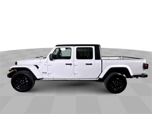 Used 2023 Jeep Gladiator Overland image 5
