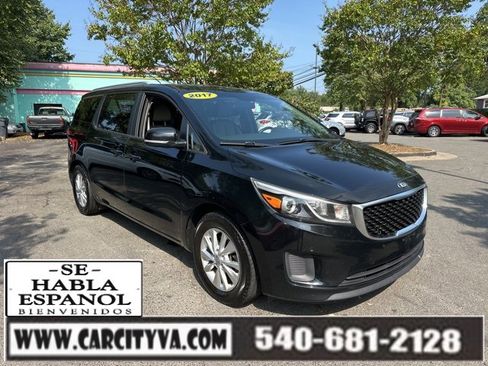 Used 2017 Kia Sedona LX w/ LX Essentials Premium Package image 1