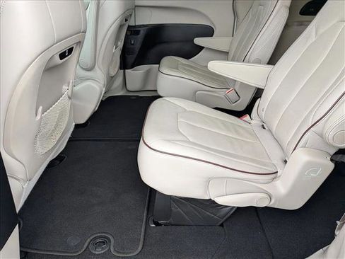 Used 2017 Chrysler Pacifica Limited w/ Advanced Safetytec Group image 19