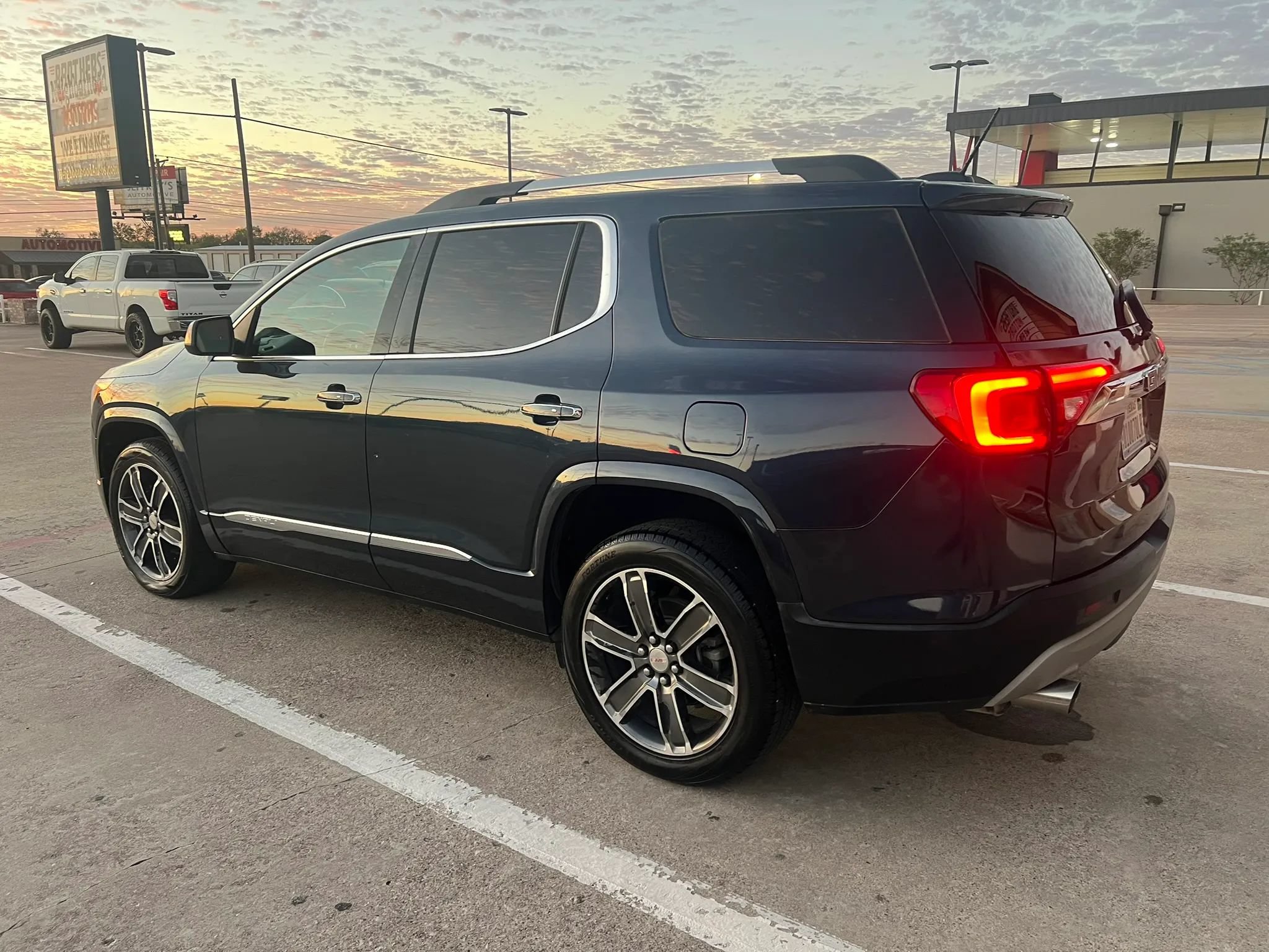 Used 2019 GMC Acadia Denali w/ Technology Package AWD/4WD image 6