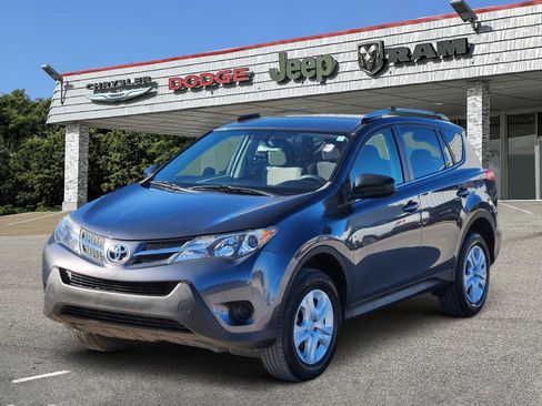 Used 2013 Toyota RAV4 LE image 2