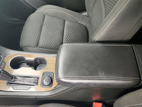 Used 2017 GMC Acadia SLE image 18