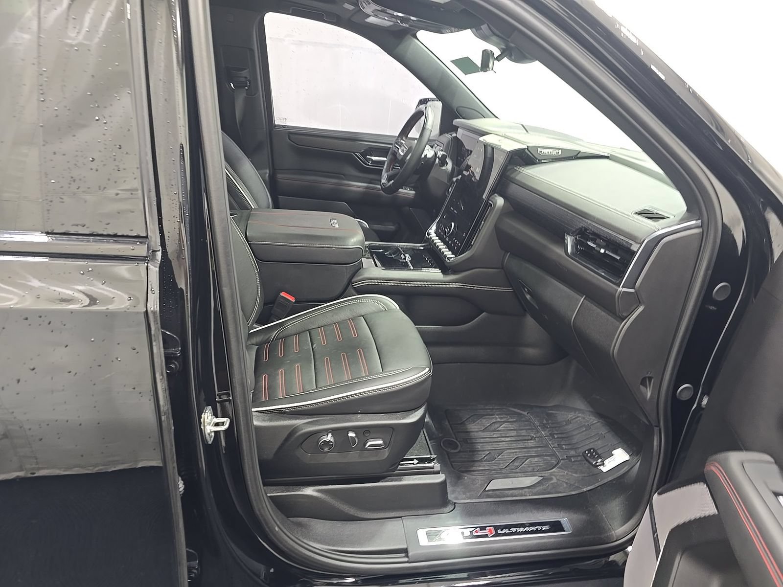 Used 2025 GMC Yukon AT4 Ultimate w/ LPO, Floor Liner Package AWD/4WD image 10