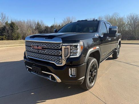 Used 2023 GMC Sierra 2500 Denali w/ Denali Black Diamond Edition AWD/4WD image 2