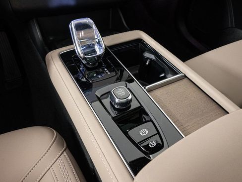 New 2026 Volvo XC90 B6 Plus w/ Protection Package Premier image 32