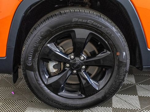 Used 2021 Jeep Cherokee Latitude Plus AWD/4WD image 46