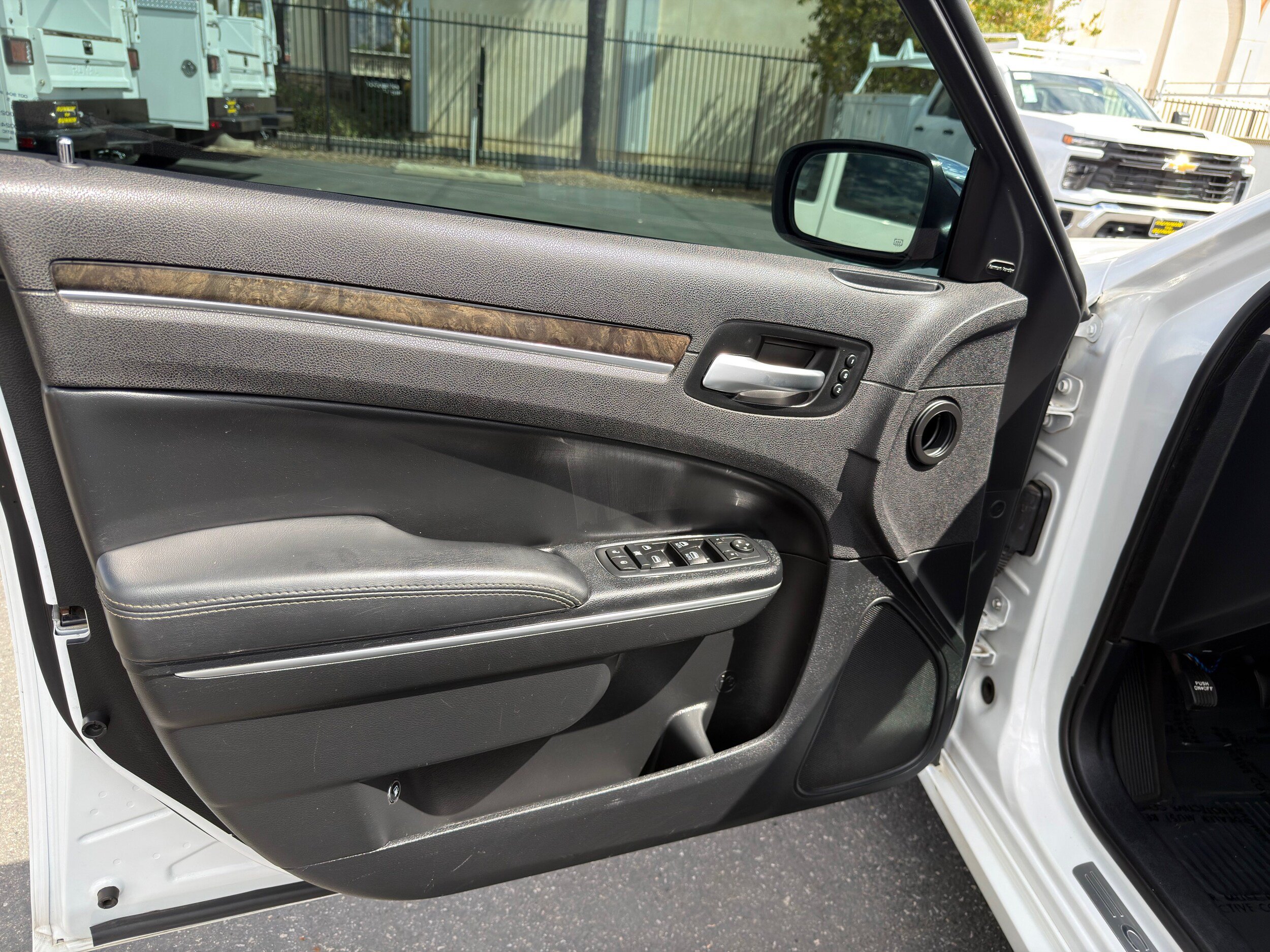 Used 2015 Chrysler 300 C w/ Harman/Kardon Audio Group RWD image 22