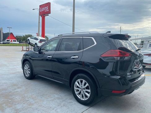 Used 2018 Nissan Rogue SV AWD/4WD image 3