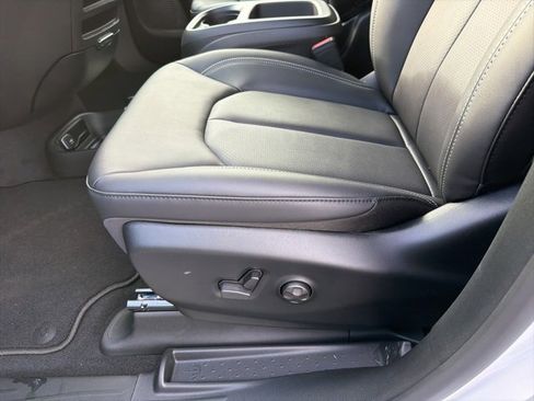 New 2026 Chrysler Pacifica Select image 12