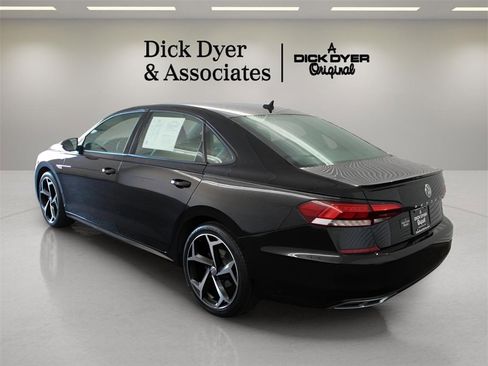 Used 2021 Volkswagen Passat 2.0T R-Line image 4