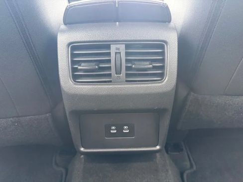 Used 2024 Nissan Rogue SV FWD image 30