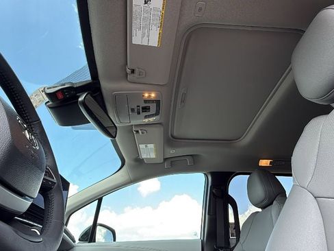 New 2026 Toyota Sienna XLE FWD image 15