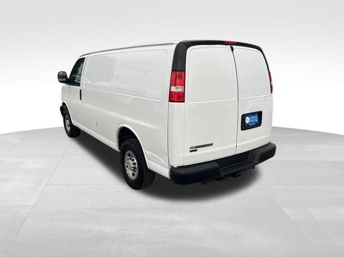 Used 2022 Chevrolet Express 2500 w/ Driver Convenience Package RWD image 4