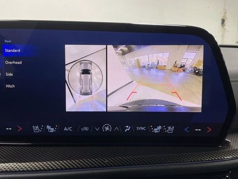 Used 2025 Chevrolet Traverse High Country image 17