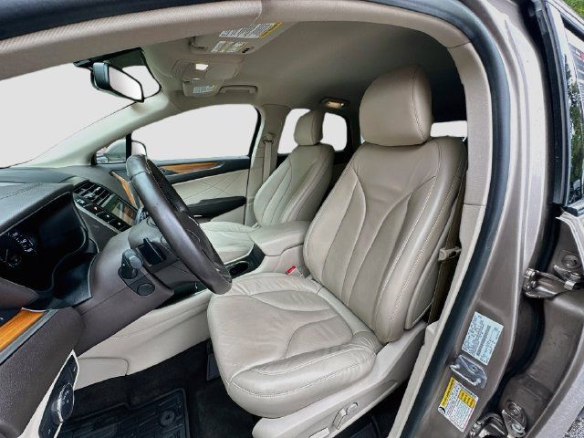 Used 2019 Lincoln MKC Select w/ Select Plus Package FWD image 23