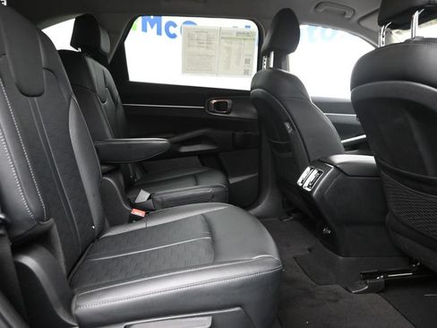 Used 2025 Kia Sorento EX AWD/4WD image 10