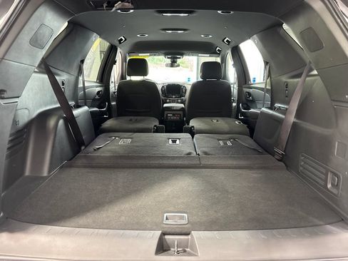 Used 2023 Chevrolet Traverse LT AWD/4WD image 43