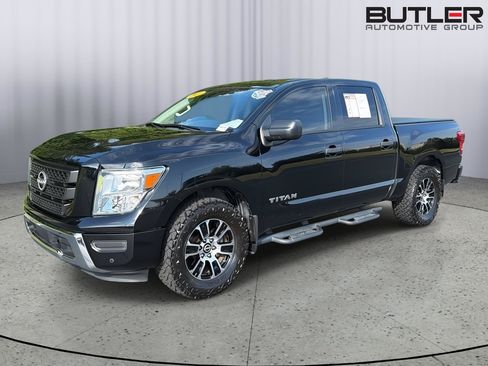 Used 2023 Nissan Titan SV w/ SV Convenience Package RWD image 2