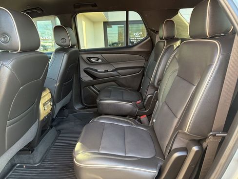 Used 2023 Chevrolet Traverse Premier image 21