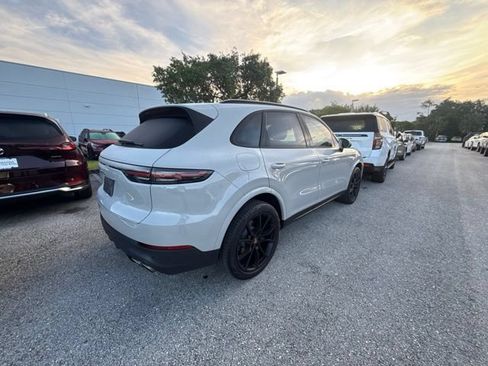 Used 2021 Porsche Cayenne S w/ Premium Package Plus AWD/4WD image 2