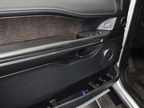 Used 2018 Ford Expedition Limited image 11