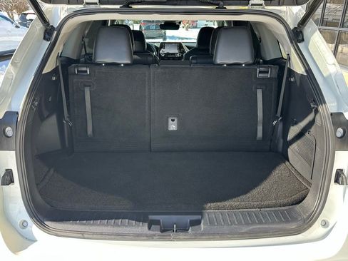 Used 2021 Toyota Highlander XLE image 25