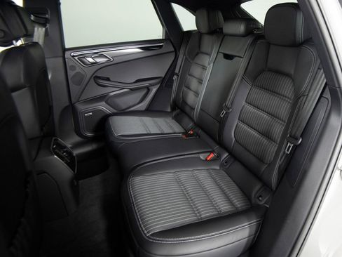 New 2026 Porsche Macan Turbo image 37