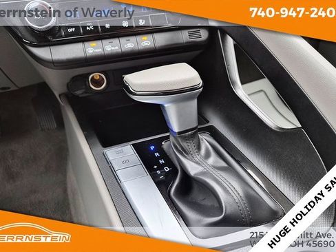 Used 2024 Hyundai Elantra SEL image 11