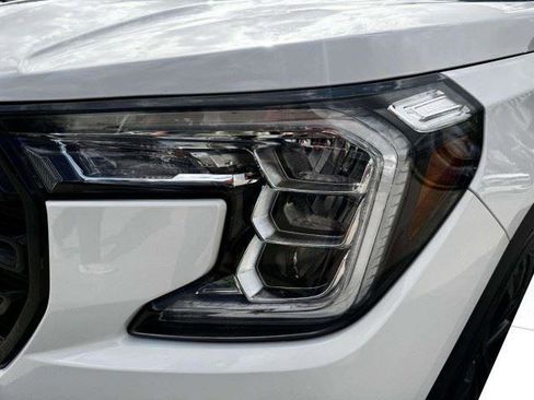 Used 2022 GMC Terrain SLE w/ Driver Convenience Package FWD image 13