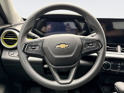 Used 2026 Chevrolet Trax LT FWD image 12