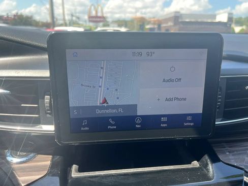 Used 2022 Ford Explorer Limited w/ Equipment Group 301A AWD/4WD image 23