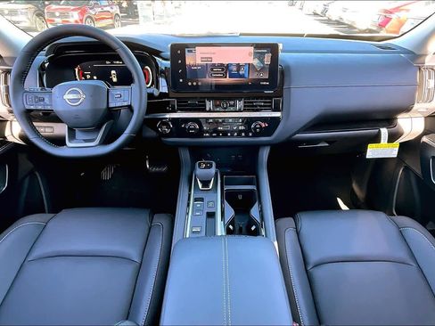 New 2026 Nissan Pathfinder SL image 5