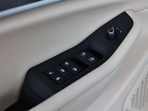 Used 2023 Jeep Grand Cherokee L Limited w/ Luxury Tech Group II image 23