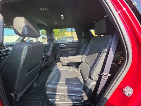 Used 2021 Chevrolet Tahoe Z71 w/ Luxury Package AWD/4WD image 12