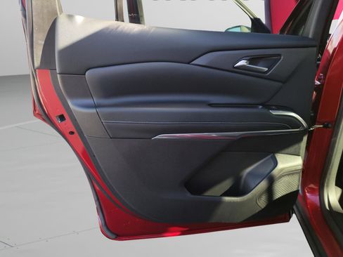 Used 2024 Chevrolet Traverse LT w/ Trailering Package image 33