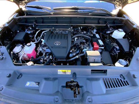 Used 2024 Toyota Highlander XLE image 30