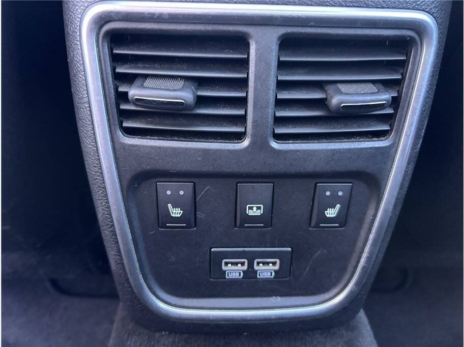 Used 2016 Chrysler 300 C RWD image 16