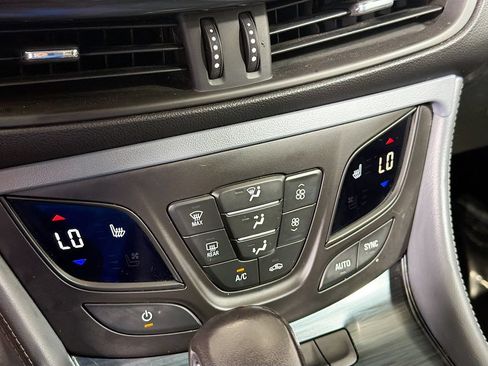 Used 2019 Buick Envision Essence AWD/4WD image 17