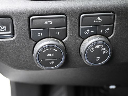 Used 2026 Chevrolet Silverado 1500 LT AWD/4WD image 15