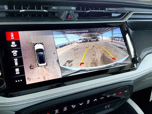 New 2026 Jeep Cherokee Overland w/ Trailer Tow Group AWD/4WD image 17
