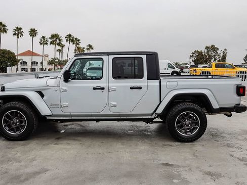 Used 2023 Jeep Gladiator Overland AWD/4WD image 13